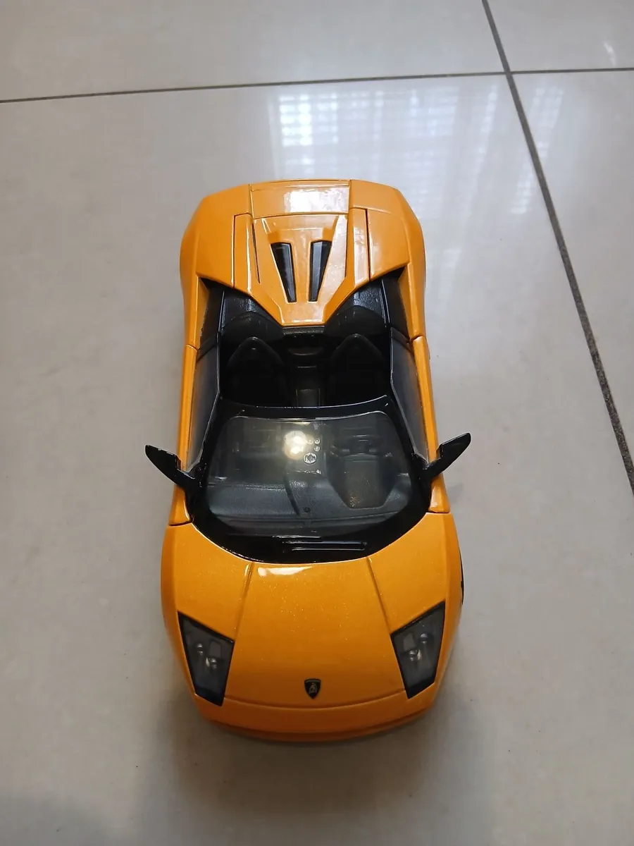 Lamborghini Aventador 1:24 Die-Cast - Image 2