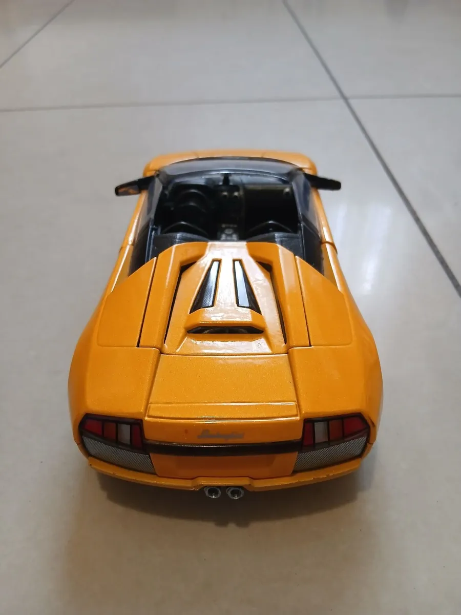 Lamborghini Aventador 1:24 Die-Cast - Image 4