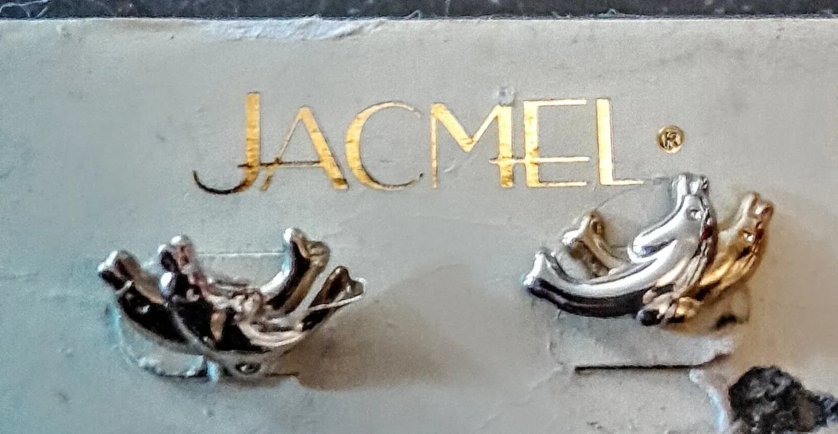 10k gold earrings - Image 1