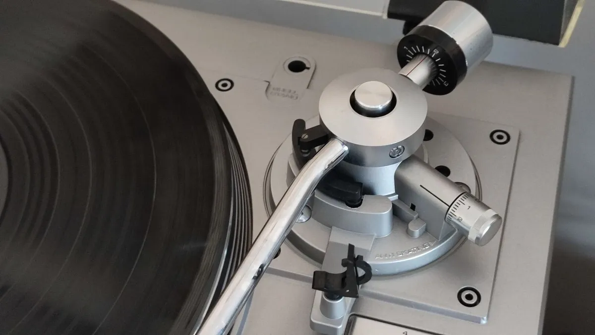 TOSHIBA SR-F335,FullAuto DirectDrive turntable.VGC - Image 2
