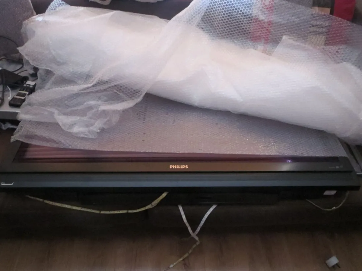 Philips Flat screen TV - Image 2