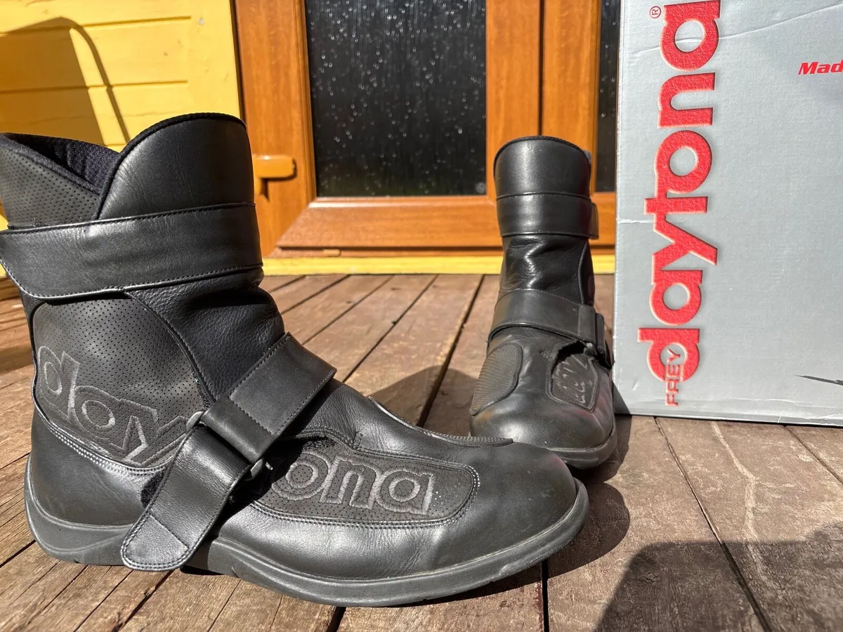 DAYTONA Boots UK12 / KNOX Back Protector - Image 1