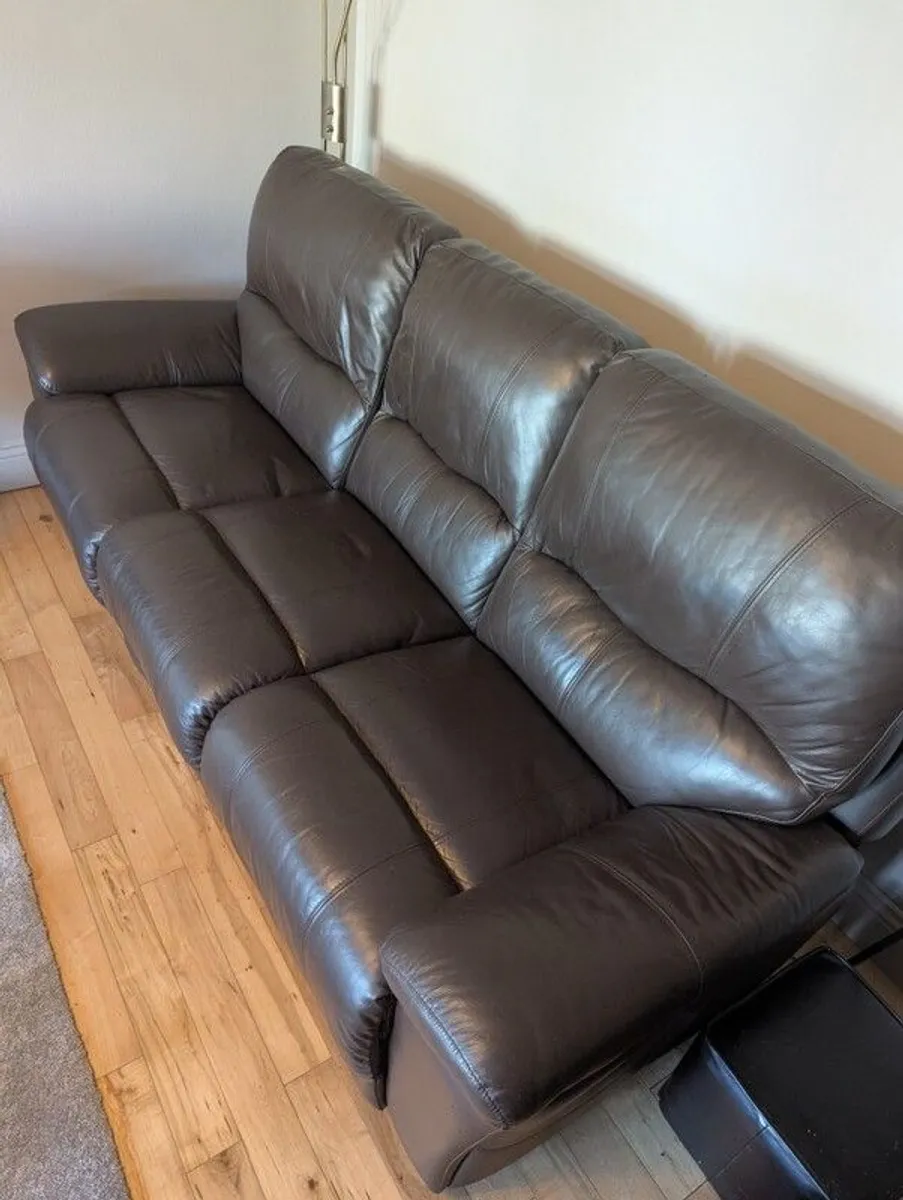 3-Seater Recliner Sofa - Excellent Condition - Image 4