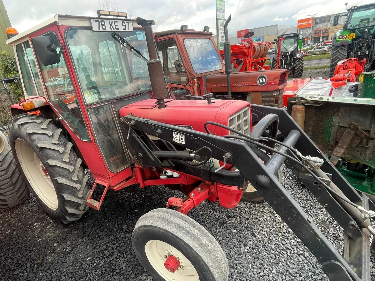 International 574 tractor - Image 1