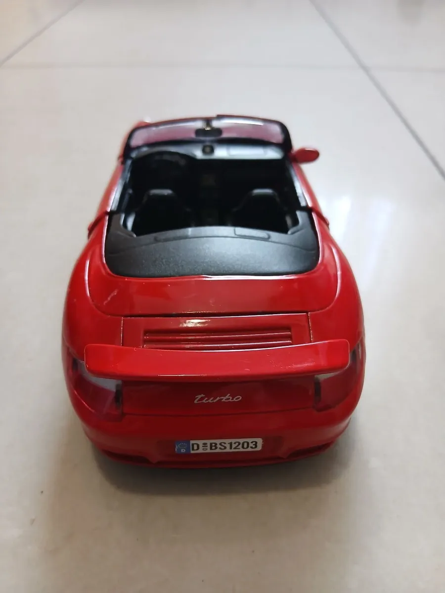Porsche 911 Carrera S Cabriolet 1:24 Die-Cast - Image 3