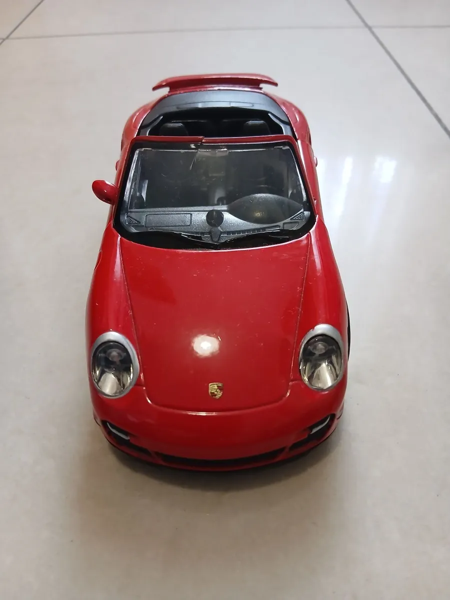 Porsche 911 Carrera S Cabriolet 1:24 Die-Cast - Image 1