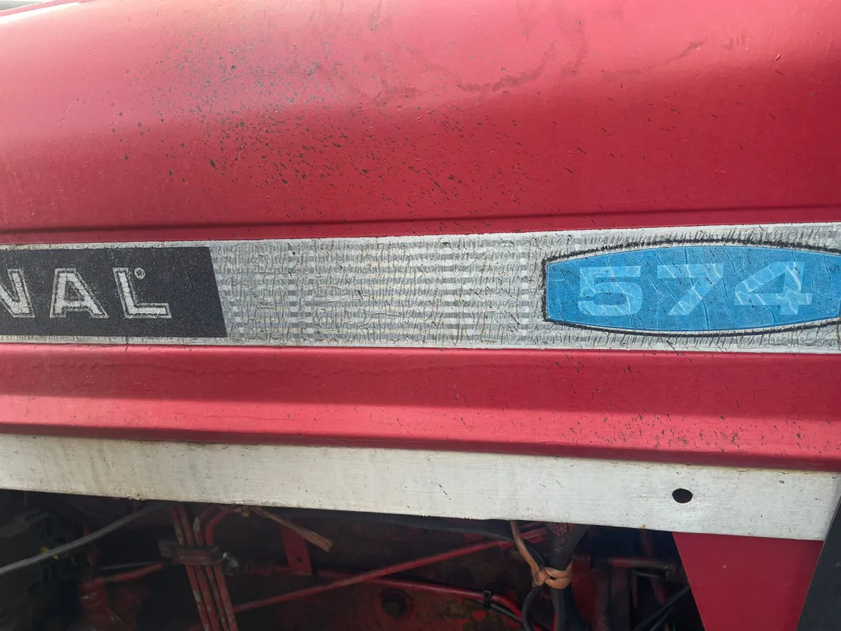 International 574 tractor - Image 3
