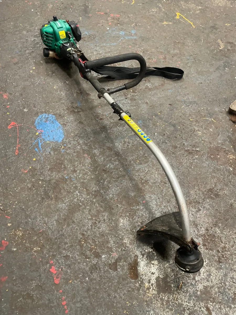 Petrol strimmer - Image 1