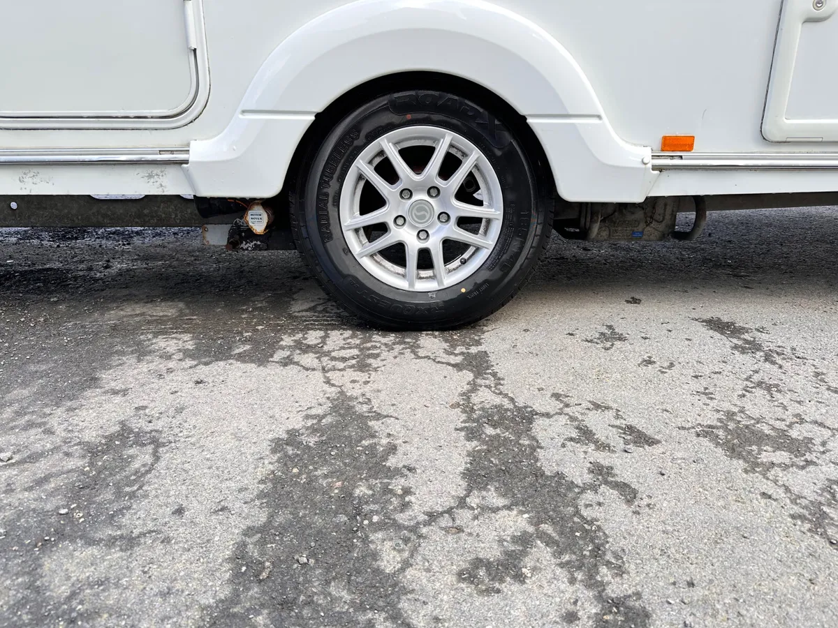 ✨STUNNING STERLING EUROPA 4 BERTH FIXED BED✨ - Image 3