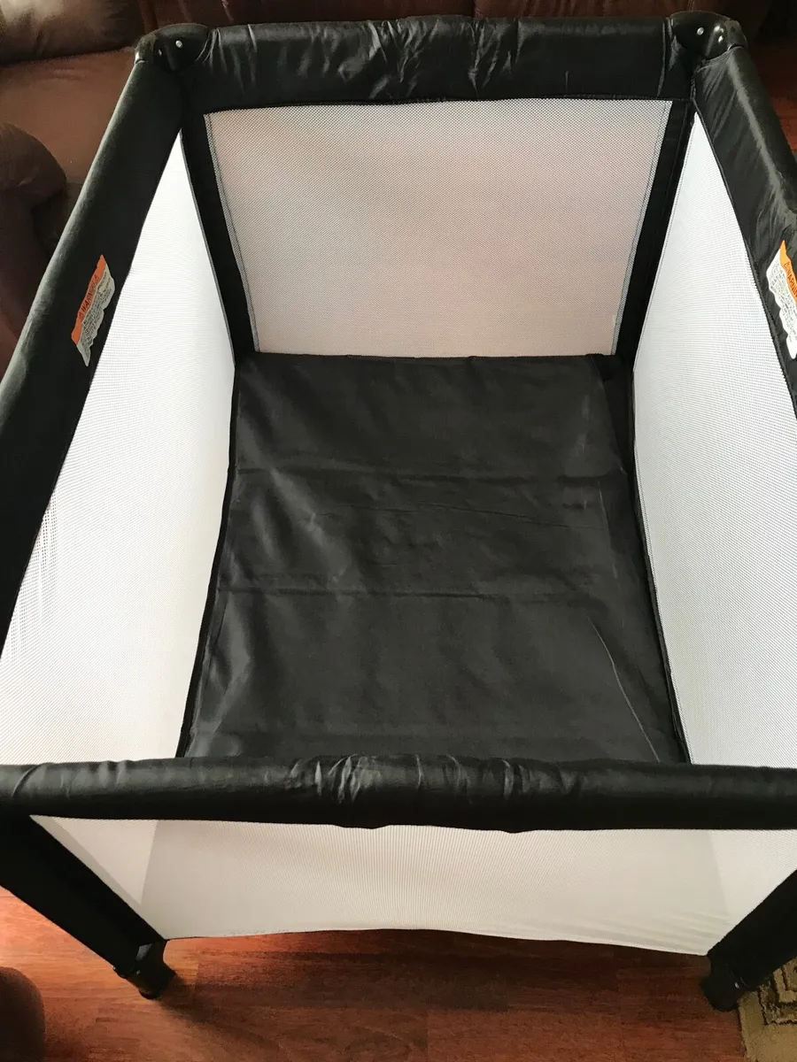 Travel cot - Image 2