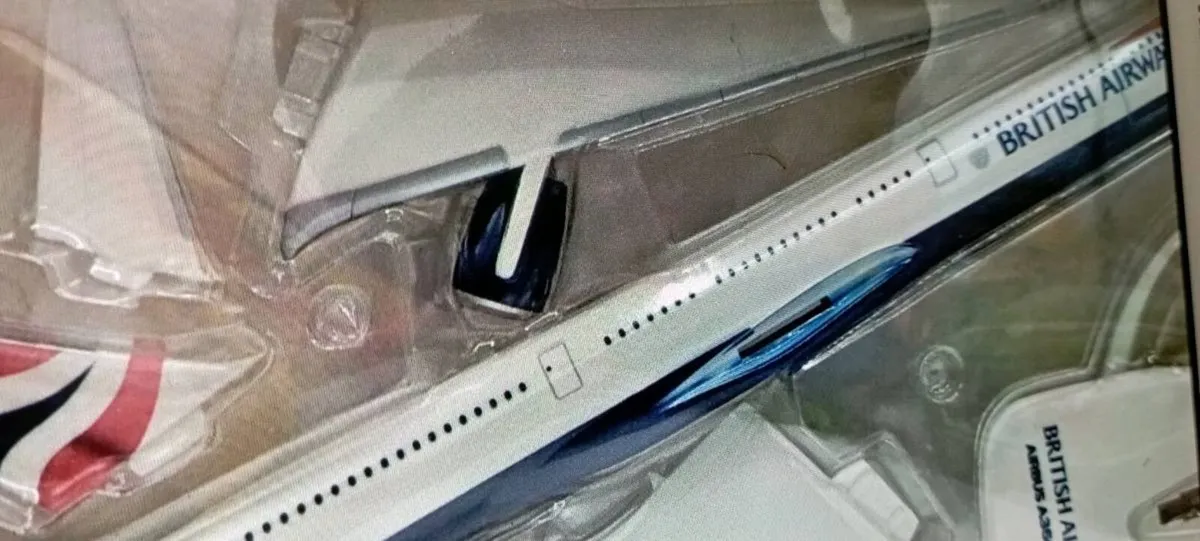 BRITISH AIRWAYS  G-XWBG 1-200 DIE - CAST MODLE . - Image 2