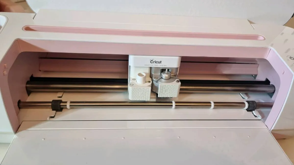Cricut Maker Rose Gold - Image 3