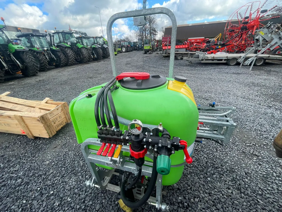400L sprayer, 12m booms - Image 2