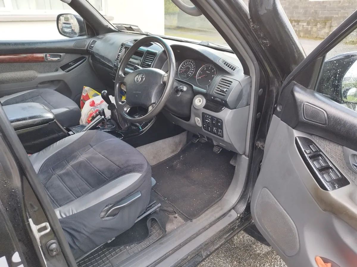 Toyota Land Cruiser 2004 - Image 4