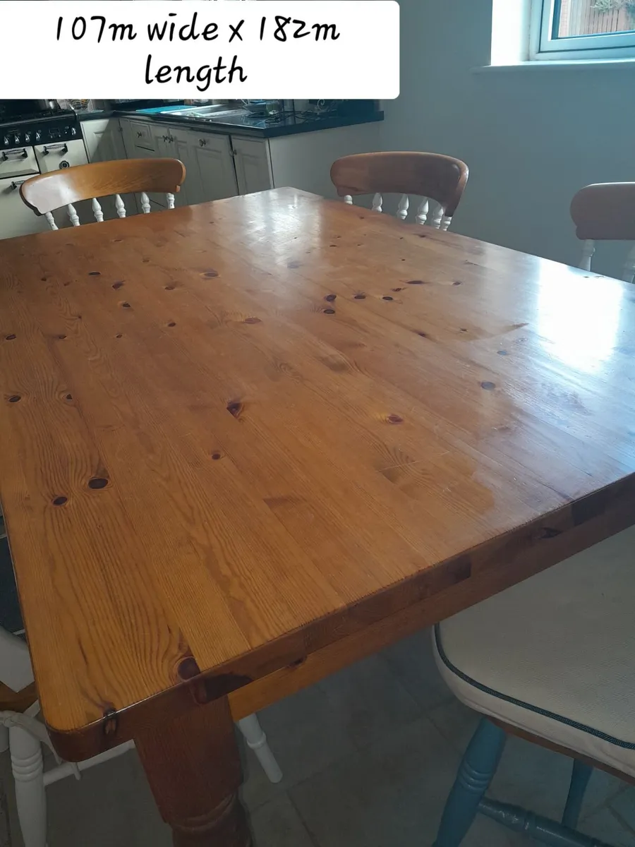 Kitchen table and chairs - Image 1