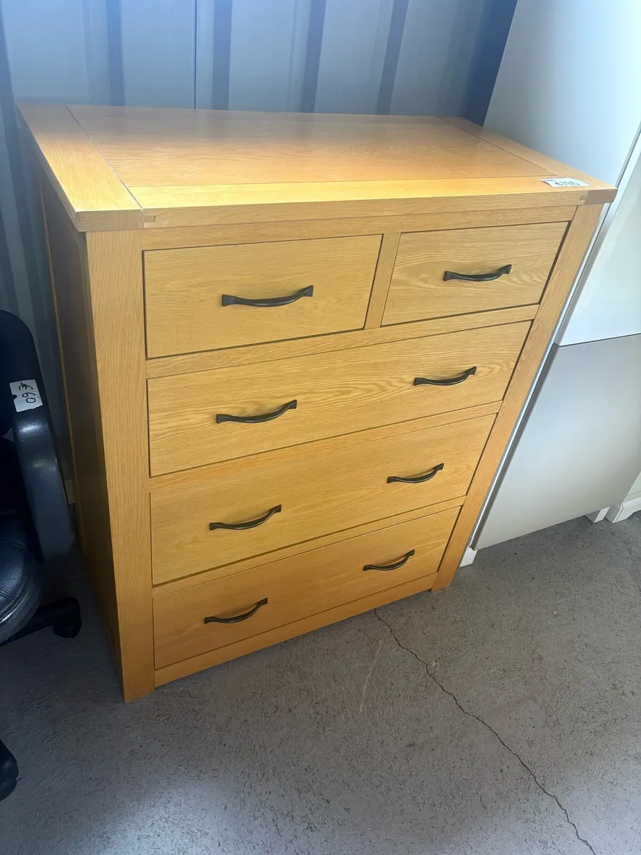 Oak chest of drawers