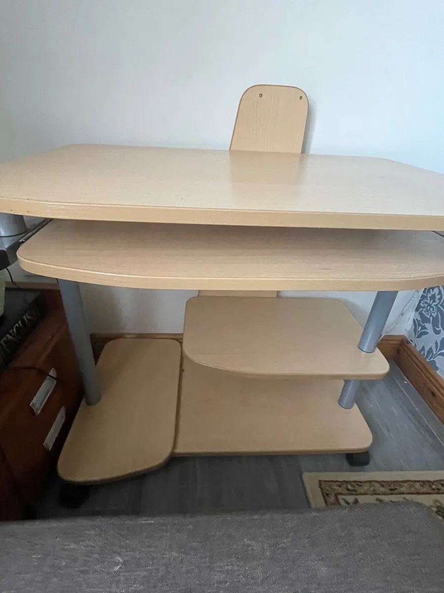 Computer table - Image 1