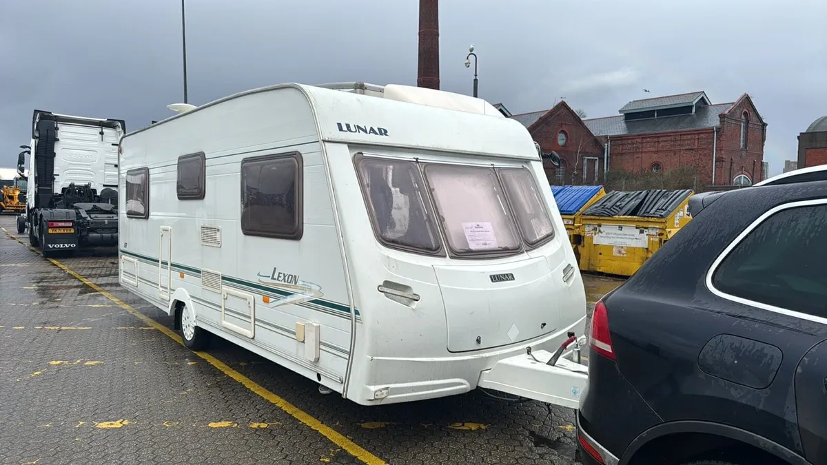 Lunar Lexon 4 Berth Fixed Bed Caravan - Image 2