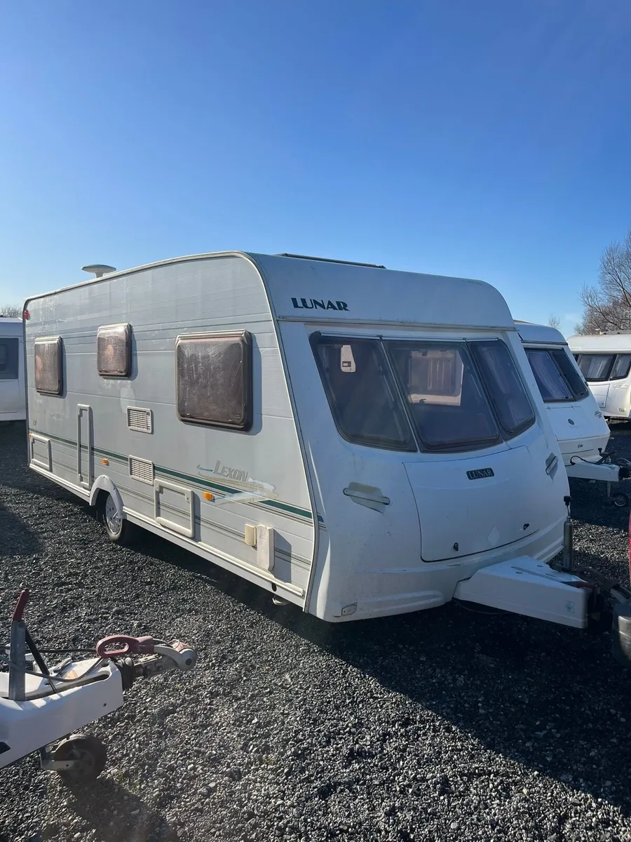 Lunar Lexon 4 Berth Fixed Bed Caravan - Image 4