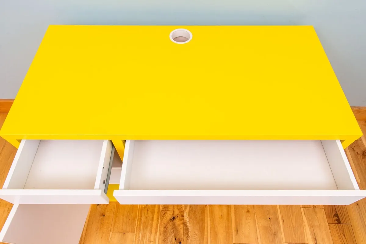 kids desk.   AS NEW CONDITION - Image 4