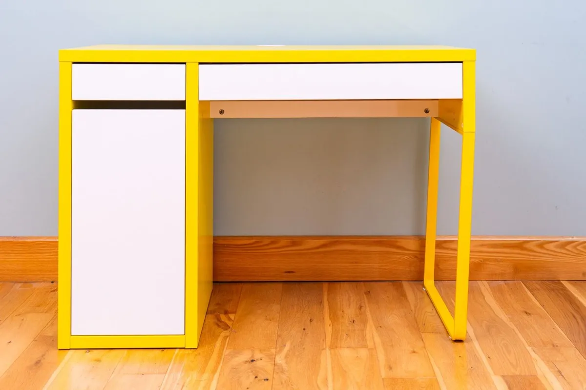 kids desk.   AS NEW CONDITION - Image 2