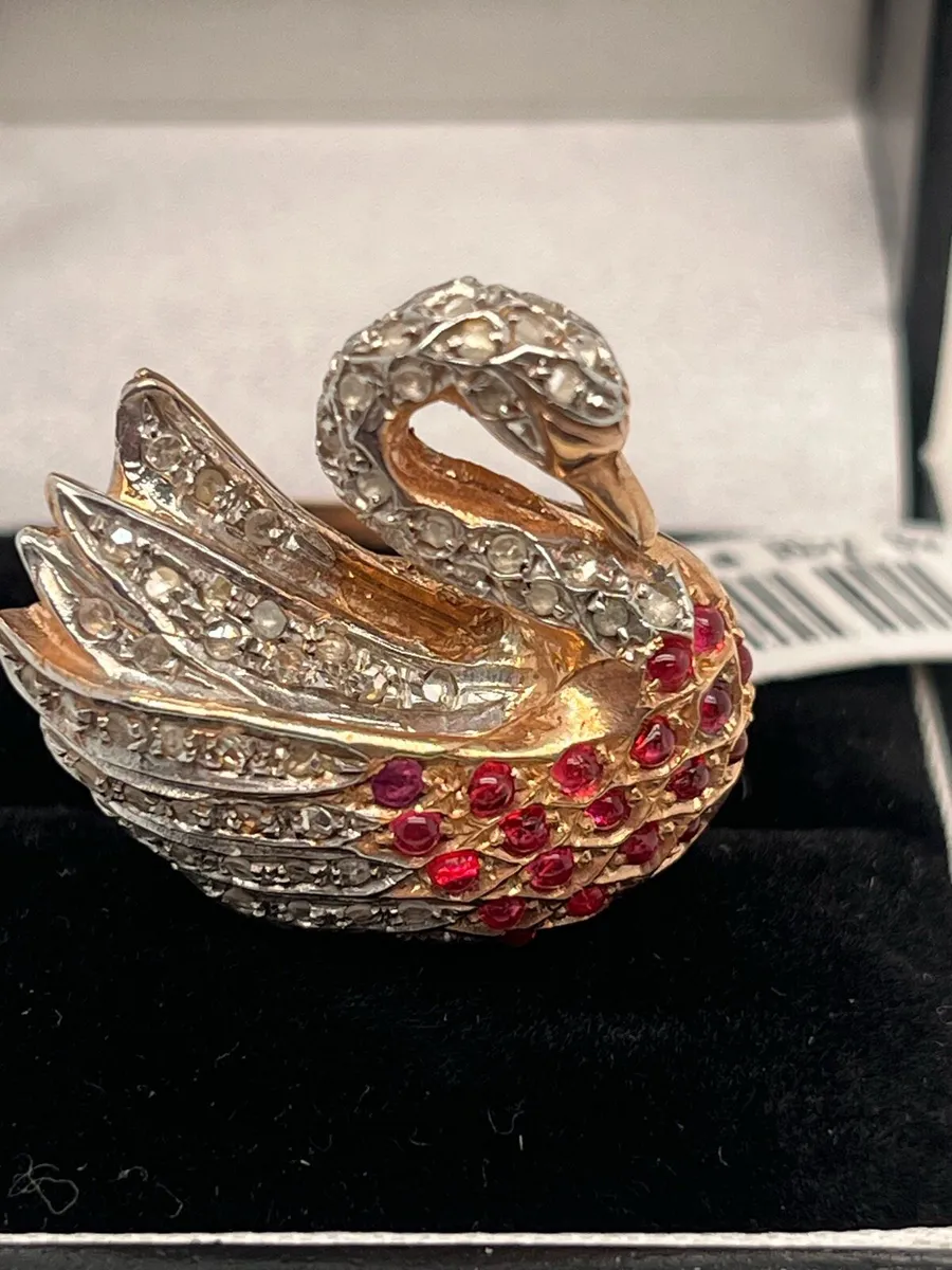 9k rose gold Swan ring with rubies & diamonds - Image 1