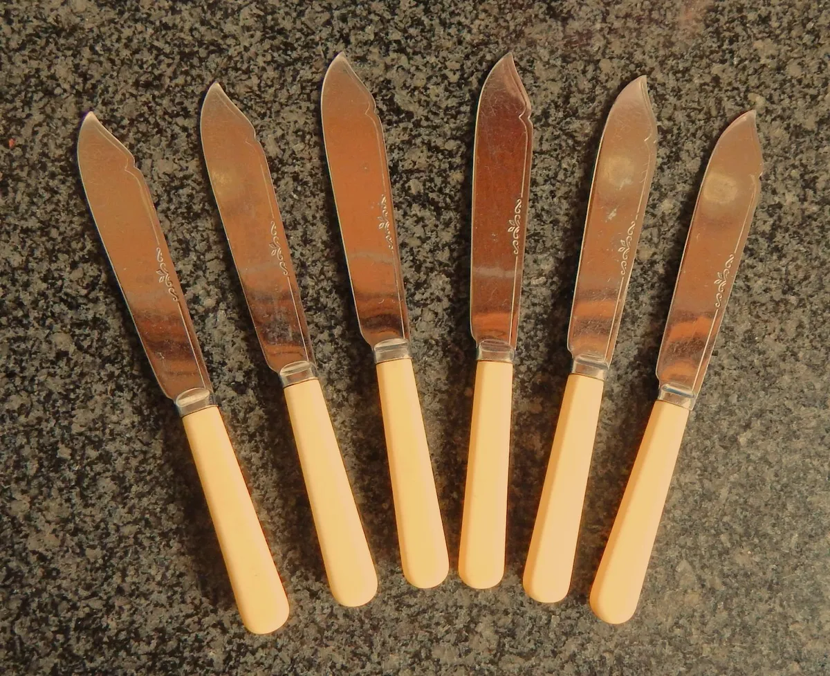 Set of 6 Vintage Fish Knives - Image 1