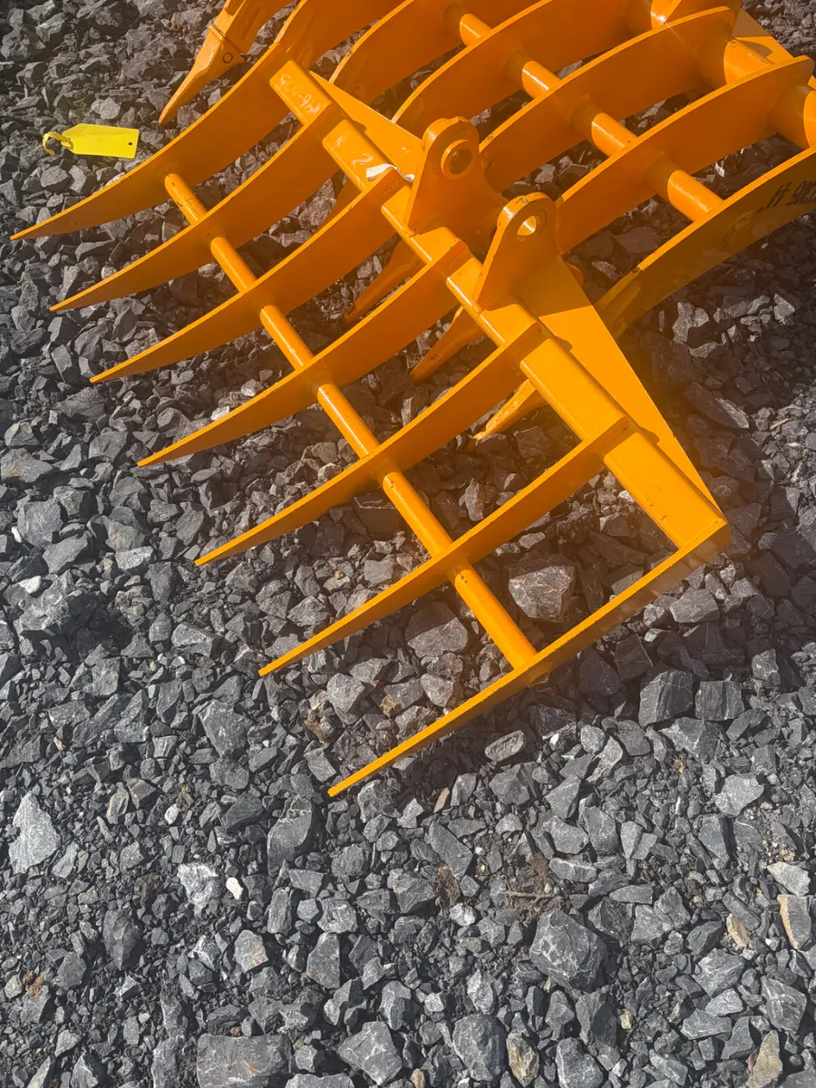 Unused 40mm pin  stone / lawn rake - Image 2