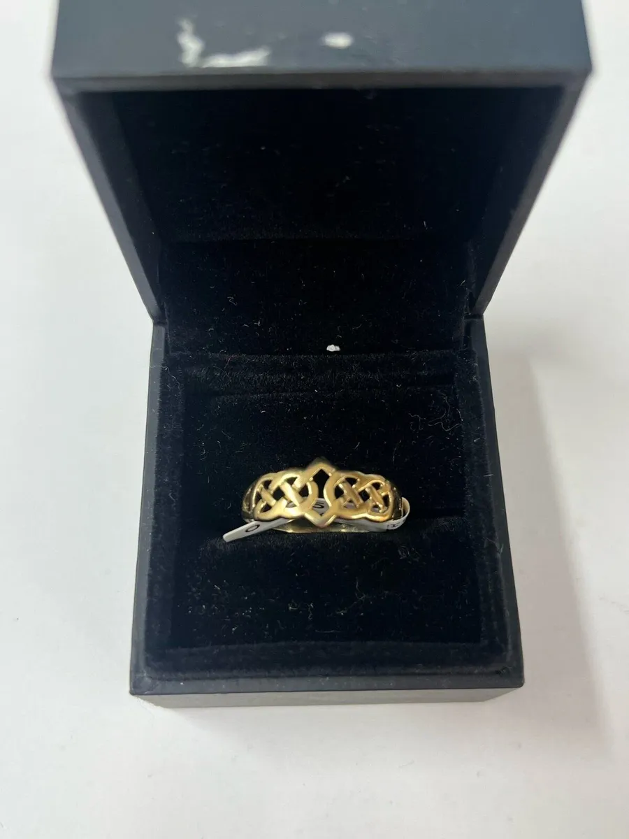 9k gold ring with Celtic design - Image 1