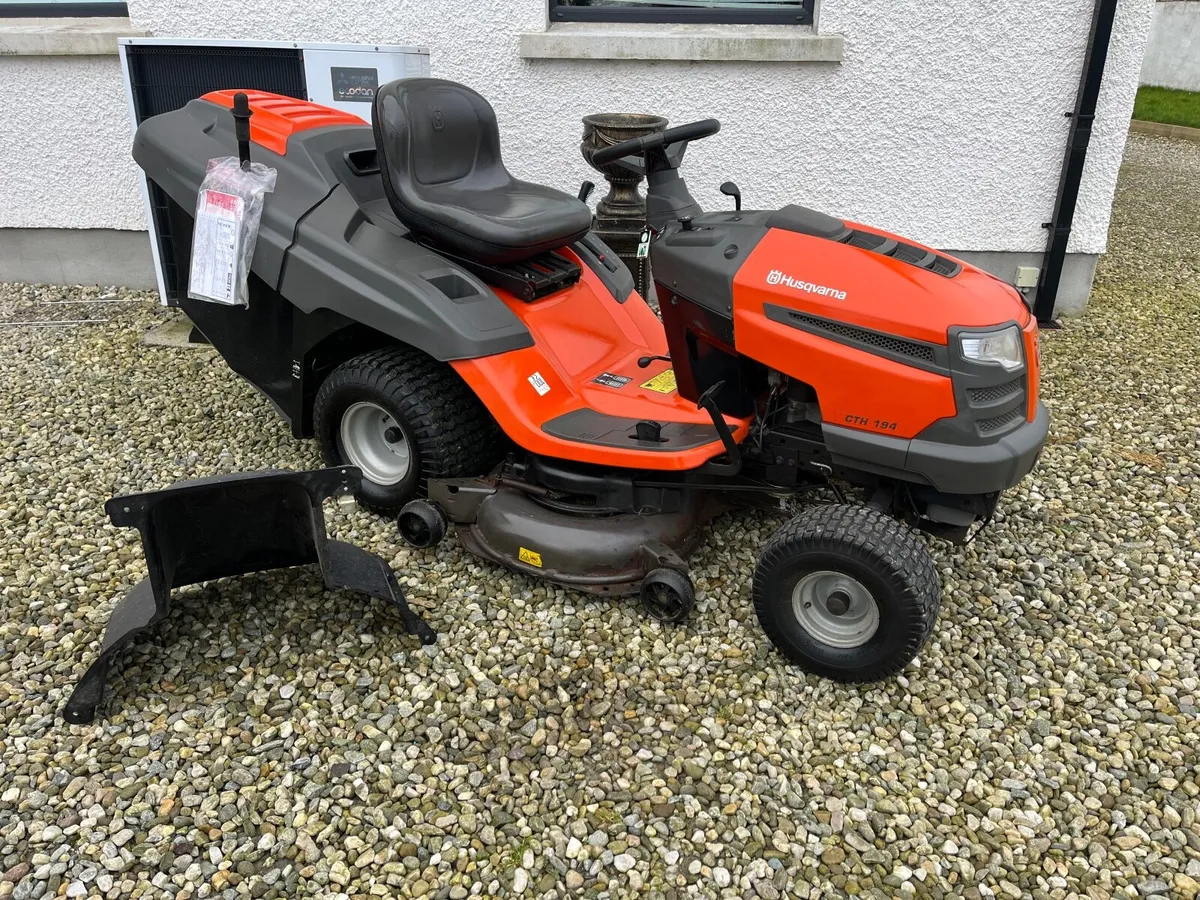 Husqvarna 19hp 42 inch cut ride on lawnmower - Image 1