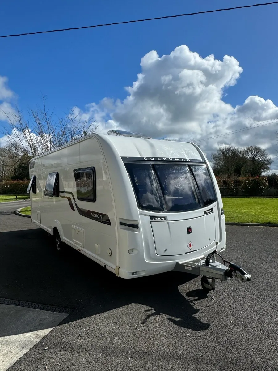 Coachman Vision Fixed Rear Bunks Air Awning VIDEO - Image 3