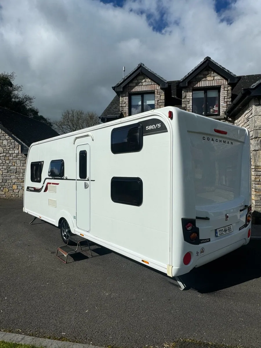 Coachman Vision Fixed Rear Bunks Air Awning VIDEO - Image 4