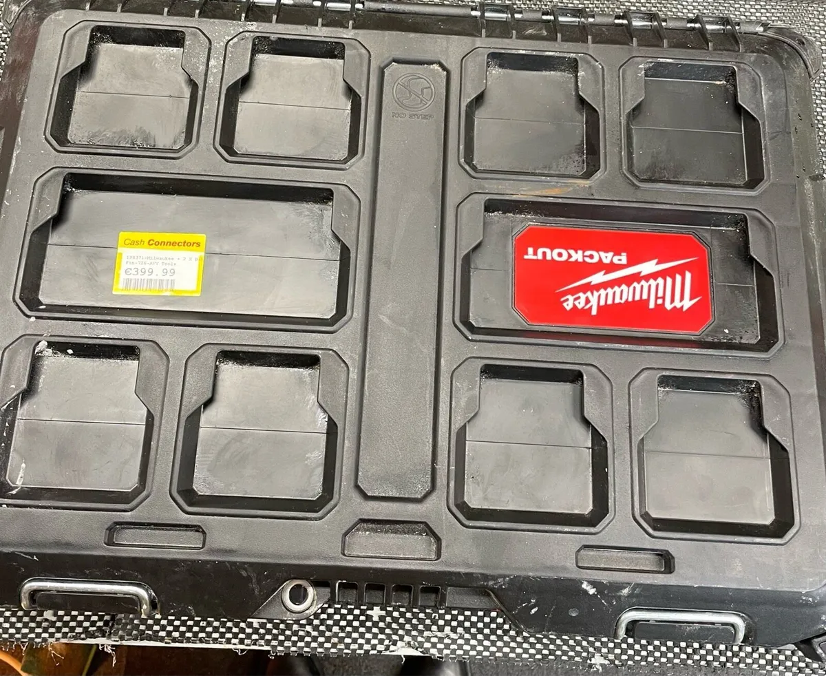 Milwaukee drill + 2 batteries - Image 2