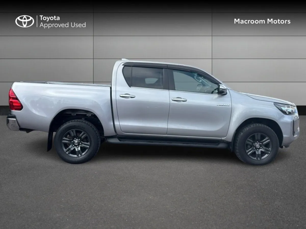Toyota Hilux 2.8 - Image 3