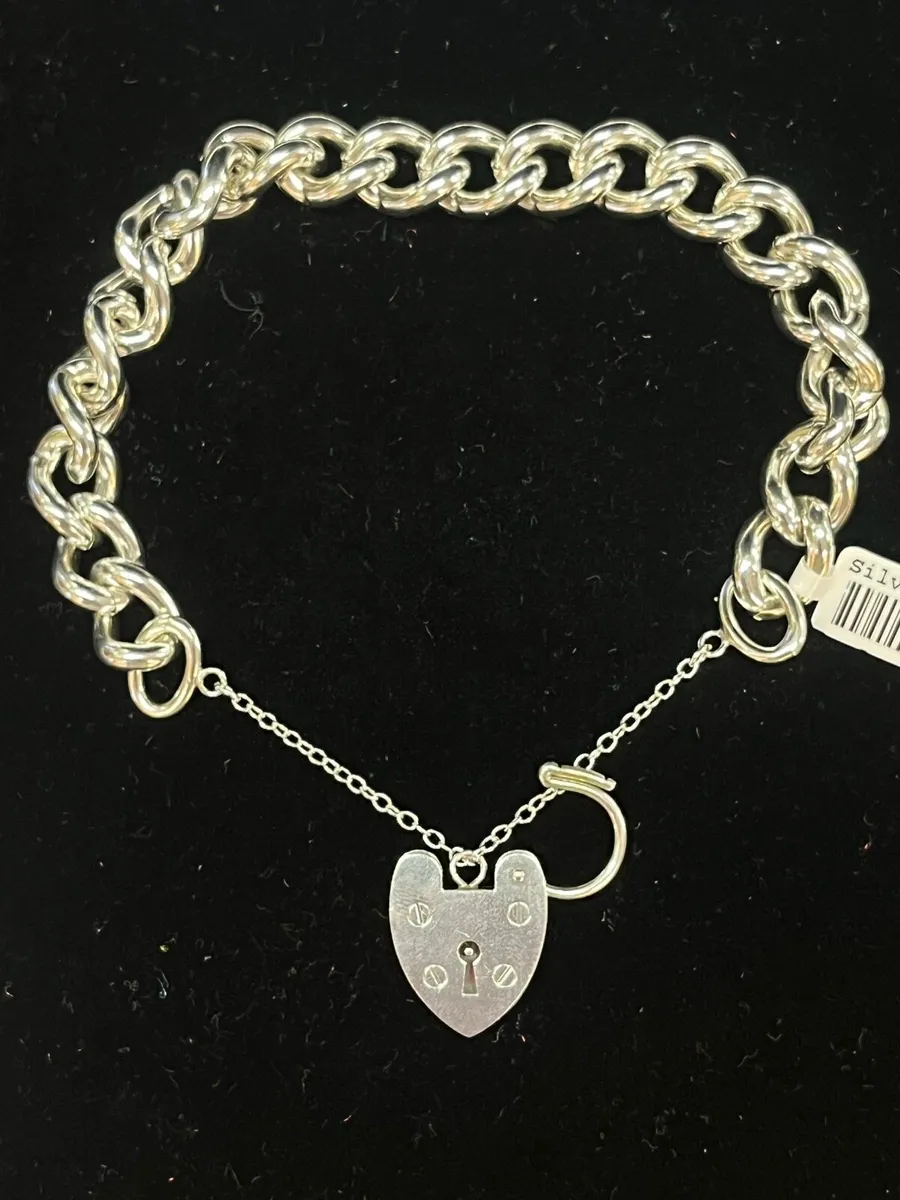 Silver chain bracelet with heart locket charm. - Image 4