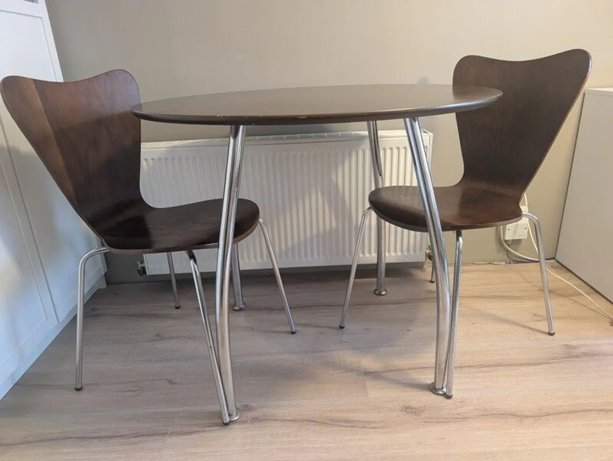 Round Dining Table & Chairs - Image 1