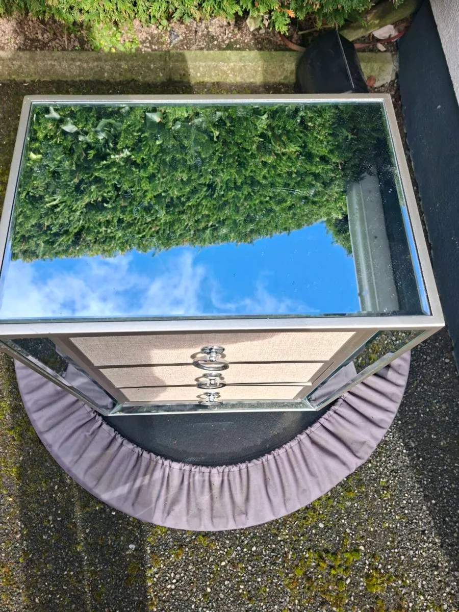 2 bedside lockers - Image 2