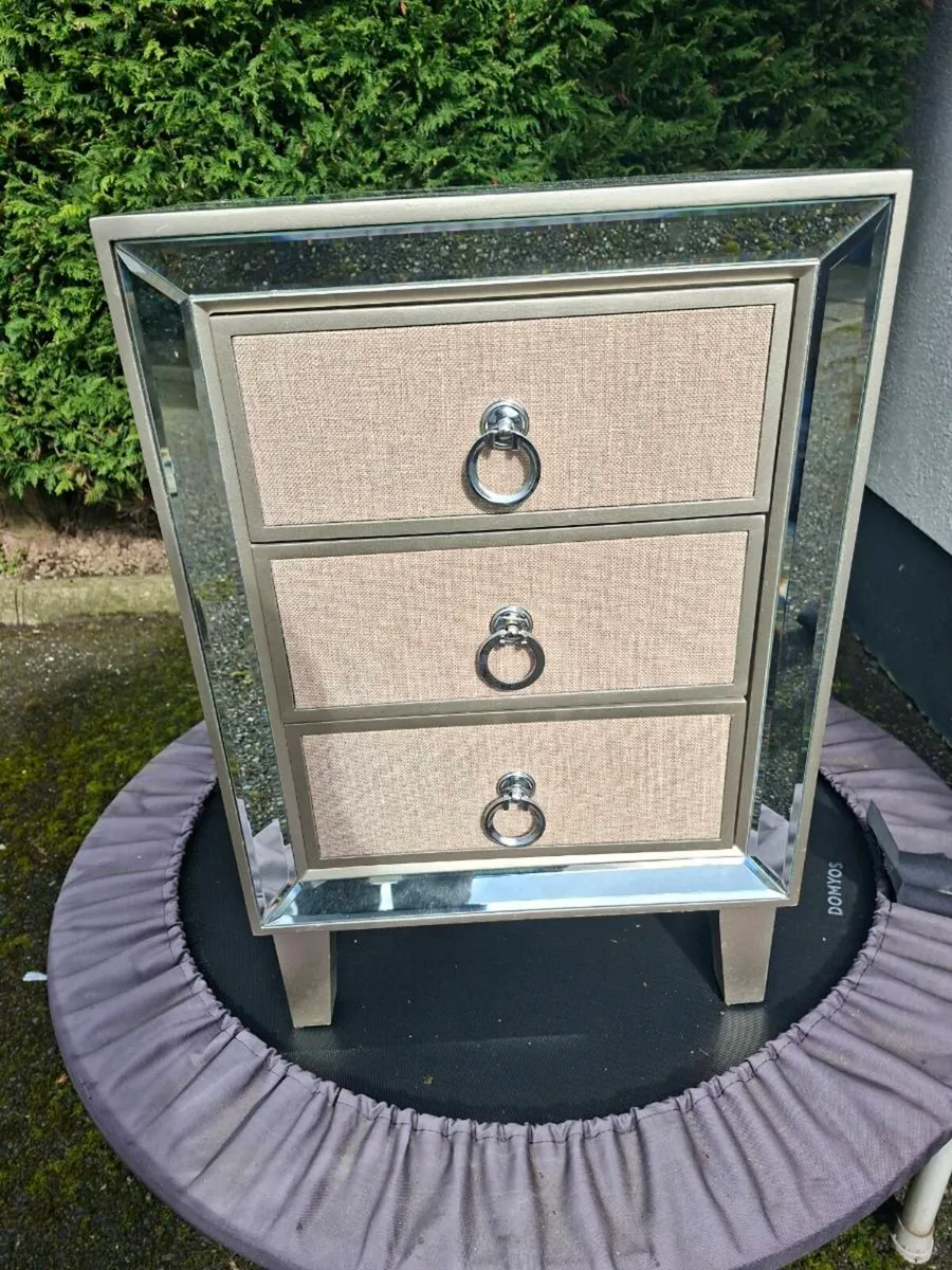 2 bedside lockers - Image 3