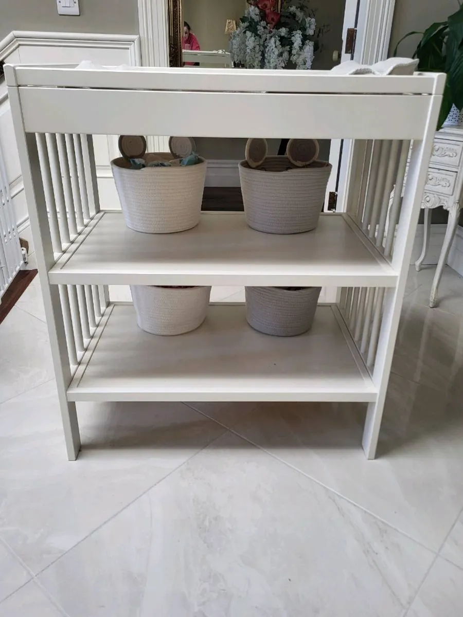 Baby changing table - Image 2