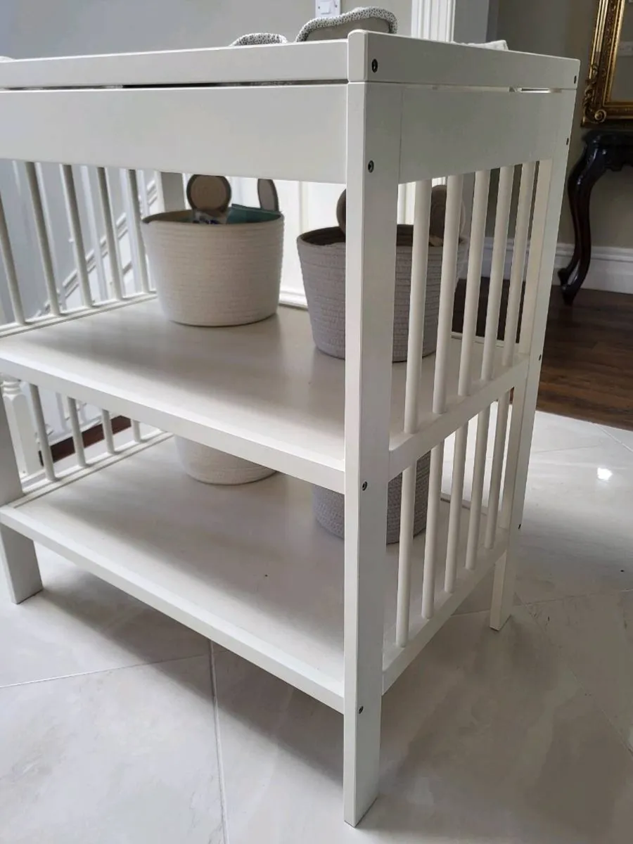 Baby changing table - Image 3