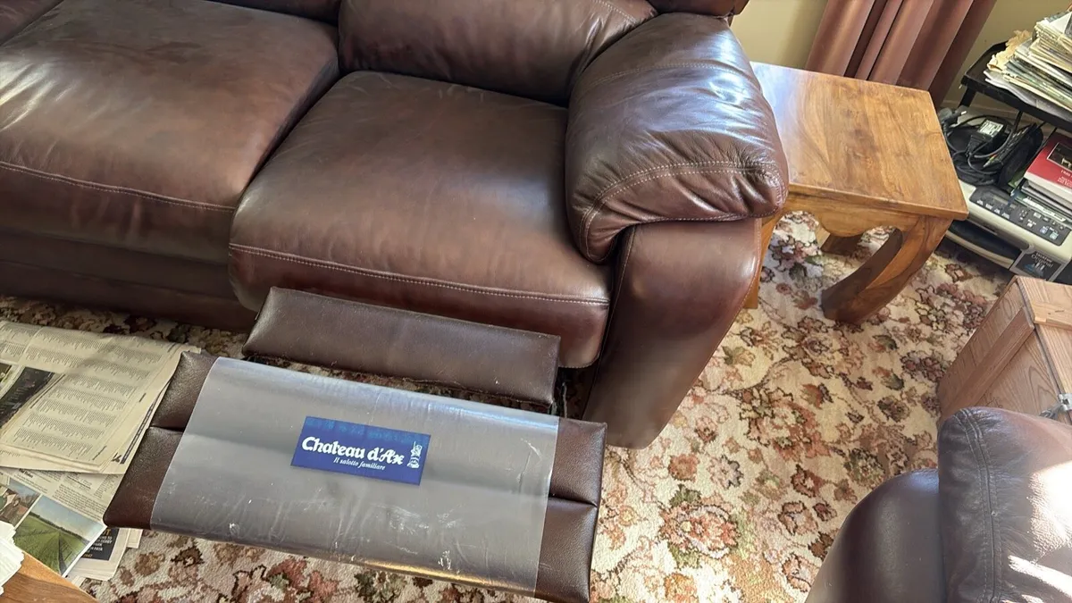 Recliner couch and arm chairs set - Image 3
