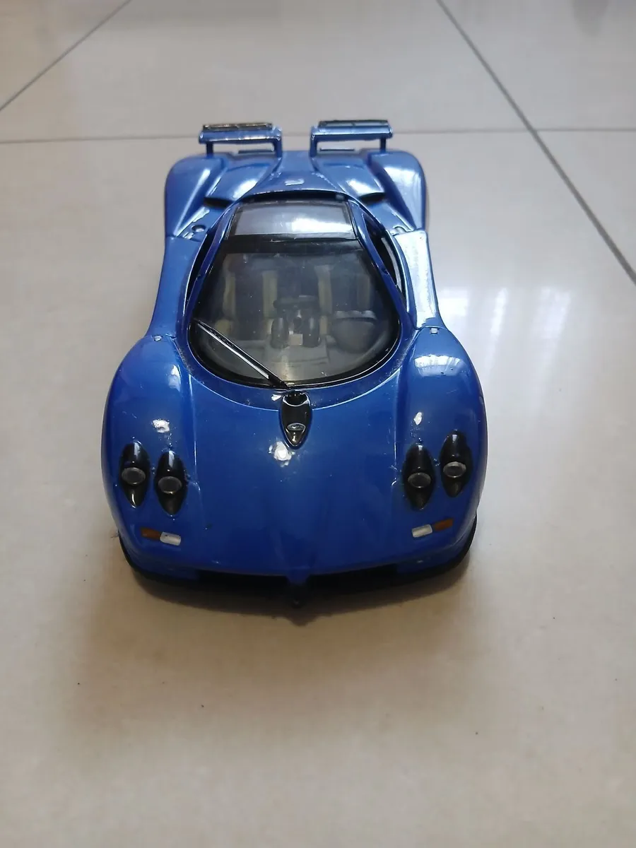 Pagani Zonda 1:24 Die-Cast - Image 1