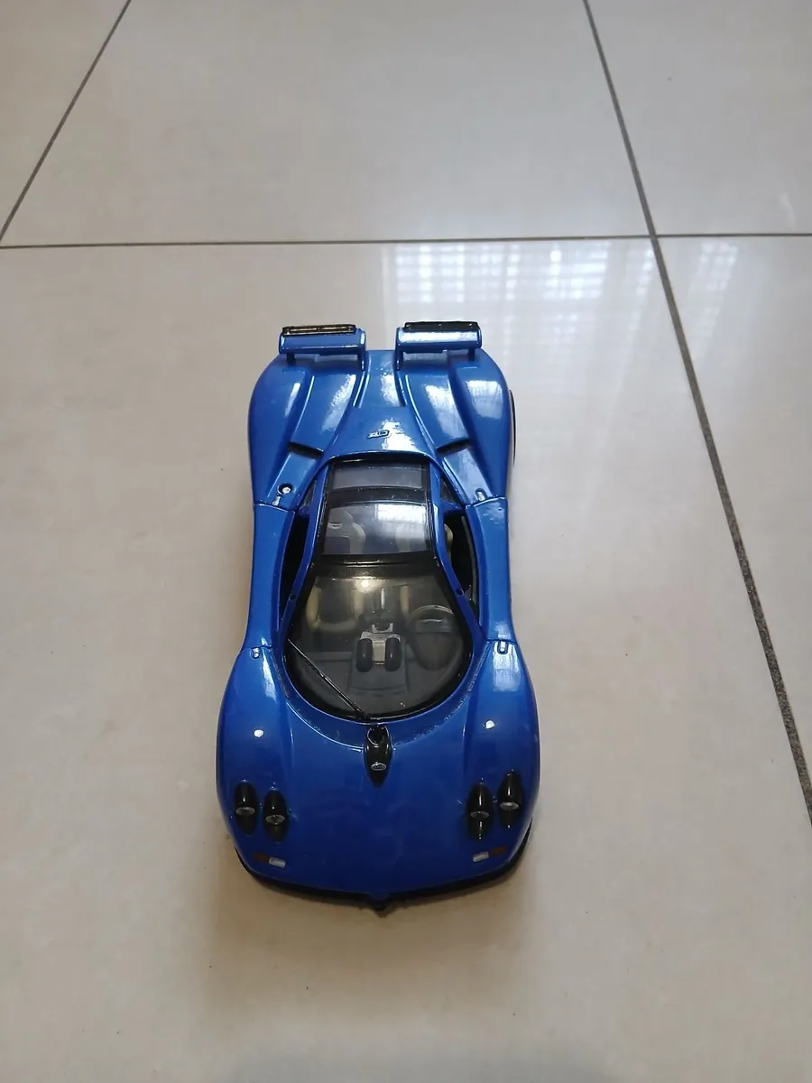 Pagani Zonda 1:24 Die-Cast - Image 2