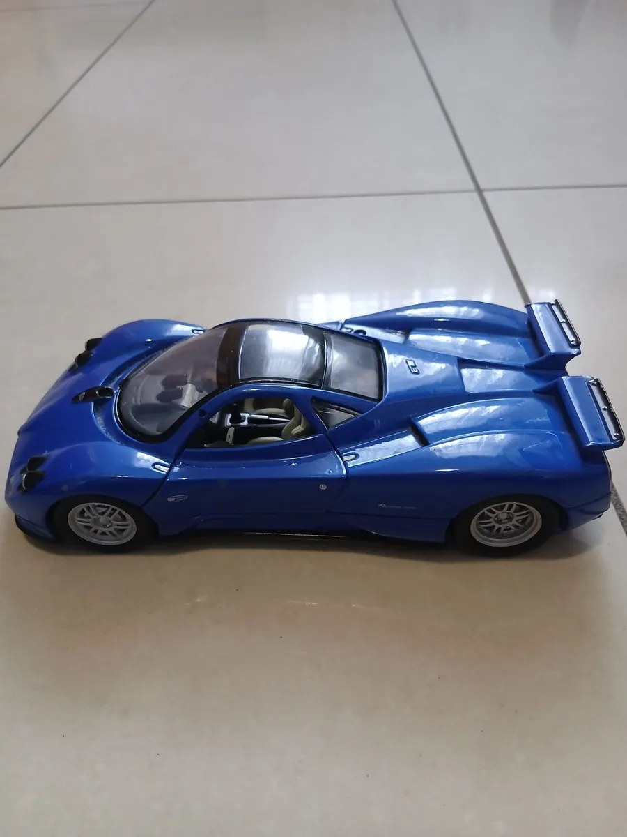 Pagani Zonda 1:24 Die-Cast - Image 3