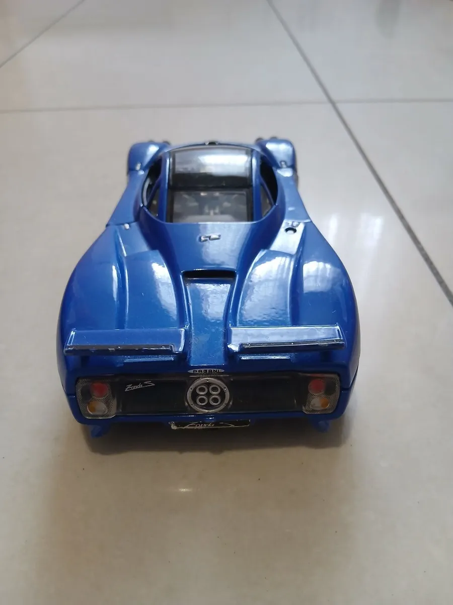 Pagani Zonda 1:24 Die-Cast - Image 4
