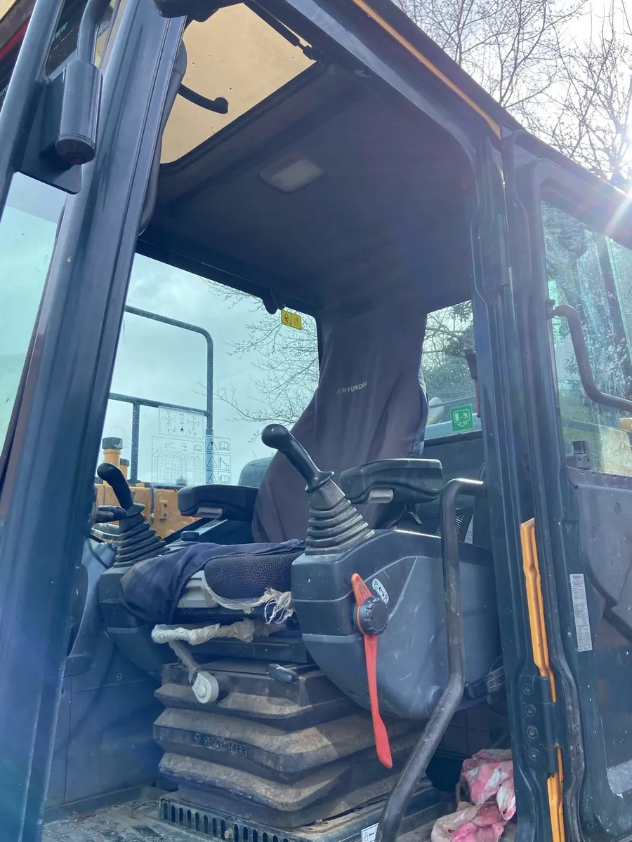 Hyundai HX 140L digger - Image 2