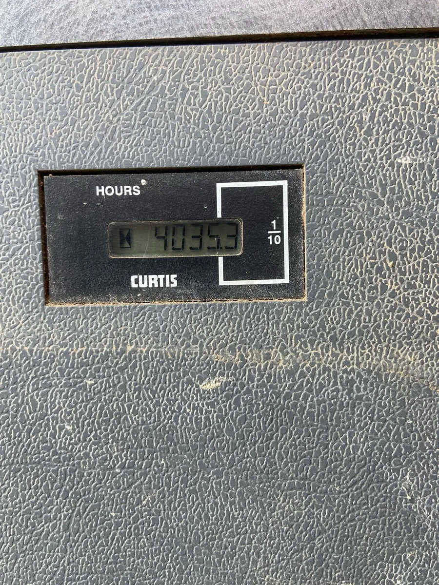 Hyundai HX 140L digger - Image 3