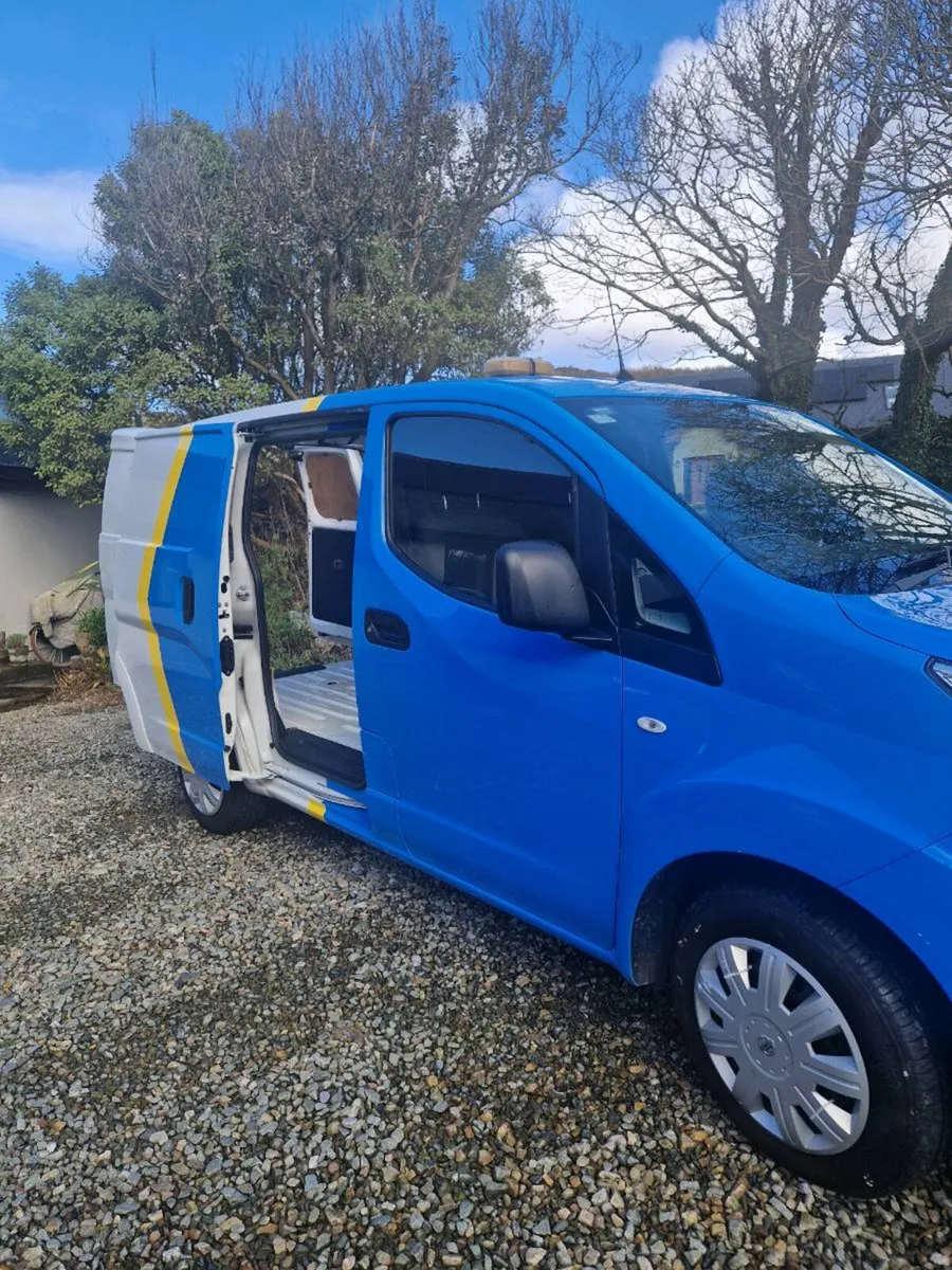 Nissan ENV200 - Image 1