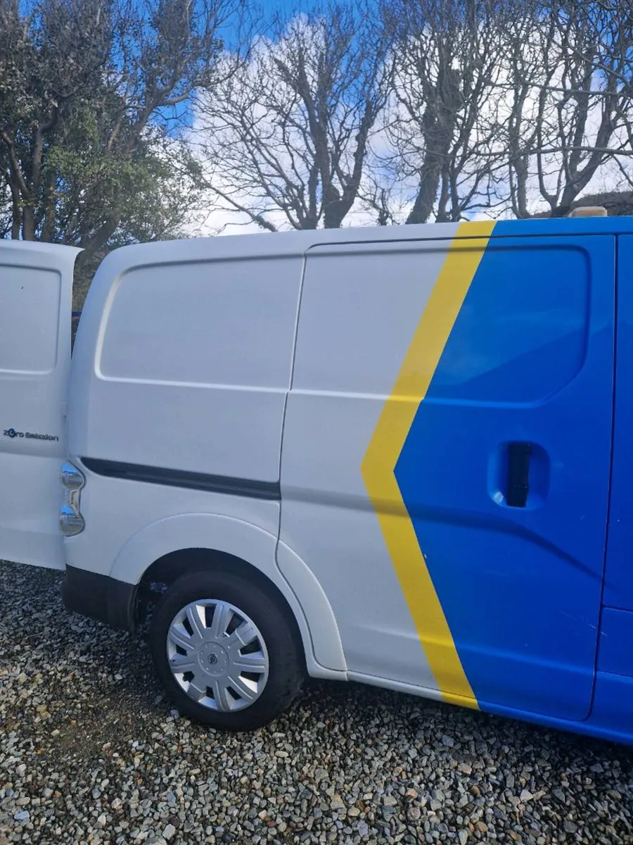 Nissan ENV200 - Image 2