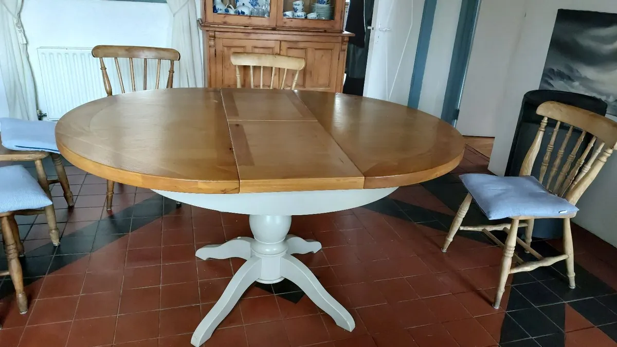 Diningtable and 6 Kitchenchairs - Image 2